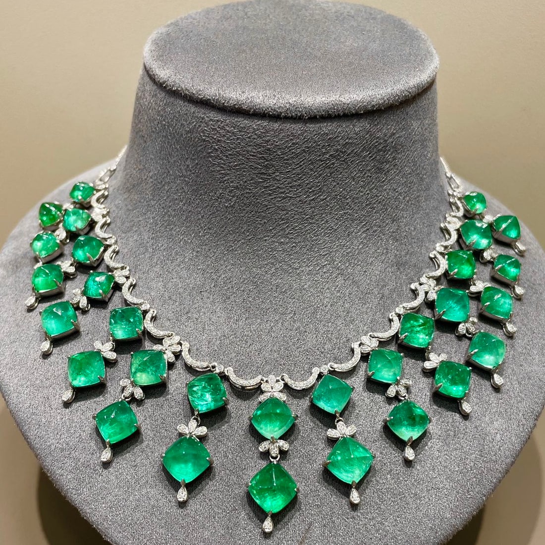 14k Gold 49.5 Ctw Natural Emerald & Diamond Necklace - 3