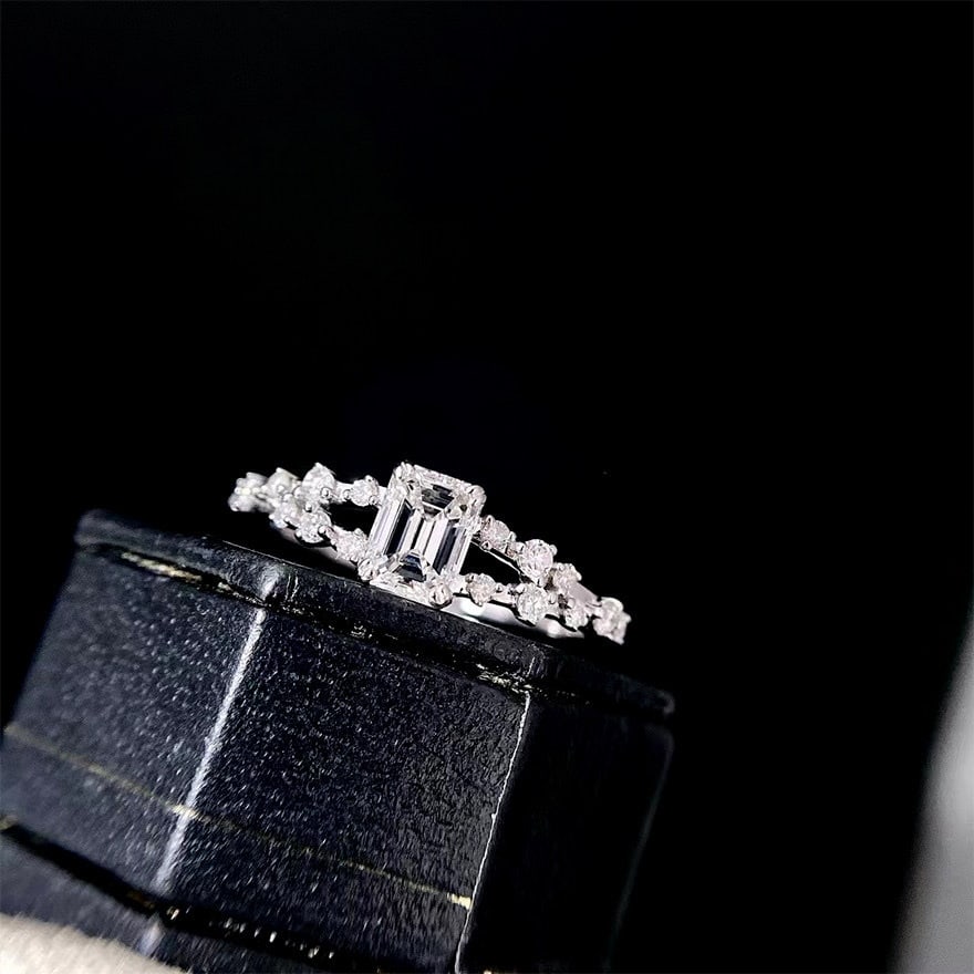 Gia Certified 14k Gold 0.50 Ct Natural E Si1 Emerald Diamond Ring: Ref:231138264 // gold content:14k gold // ring size:7. 25us // // main gemstone:diamond // certified:gia // shape:emerald // carat weight:0. 50ct // clarity grade:si1 // color:e //