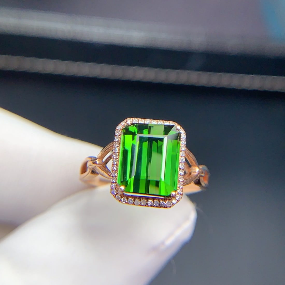 14k Gold 3.9 Ct Natural Tourmaline & Diamond Ring: Ref:231138267 // gold content:14k gold // ring size:7. 25us // // main gemstone:tourmaline // shape:octagonal // carat weight:3. 9ct // color:green // treatment:natural // // adjacent gemstone 2 :
