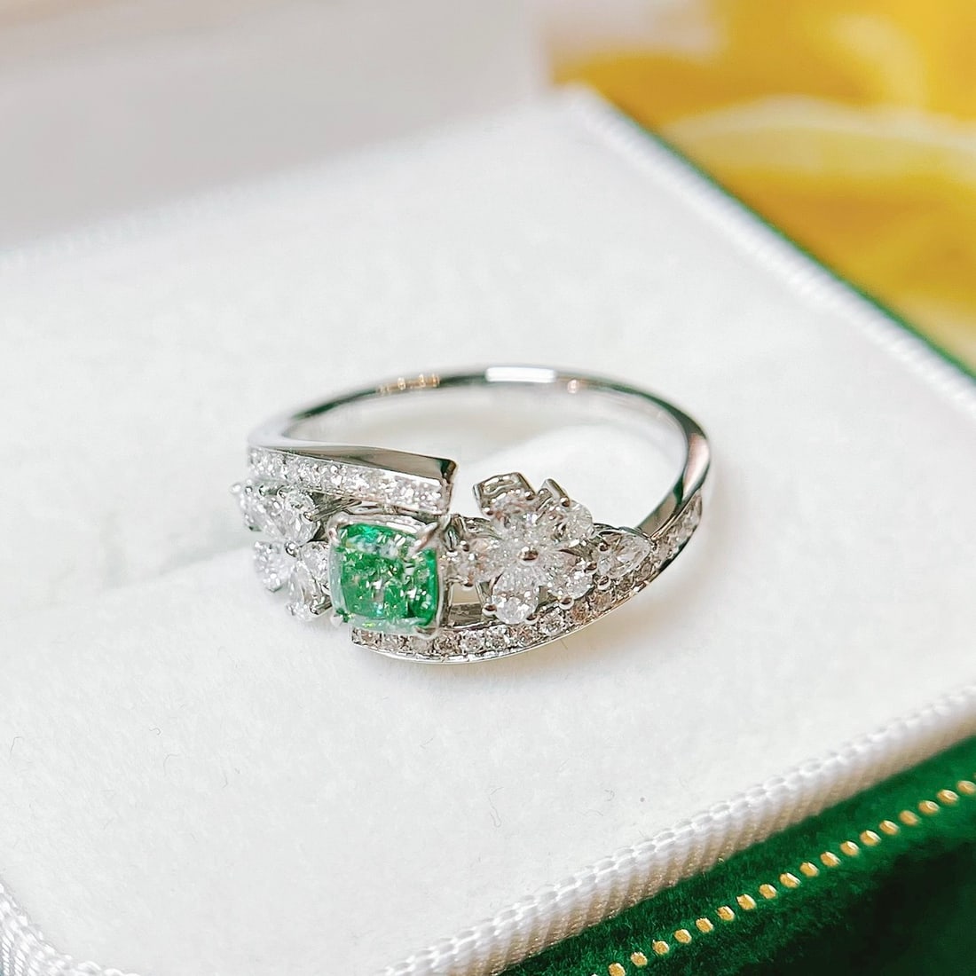 Gia Certified 14k Gold 1.05 Ctw Natural Green Diamond & Diamond Ring - 3