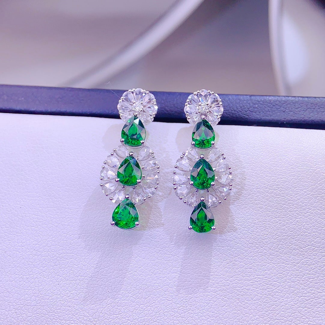 14k Gold 4.3 Ct Natural Tsavorite & Diamond Earrings: Ref:231138286 // gold content:14k gold // main gemstone:tsavorite // shape:pear // carat weight:4. 3ct // color:green // treatment:natural // // adjacent gemstone 2 : diamond // shape:multiple // clar