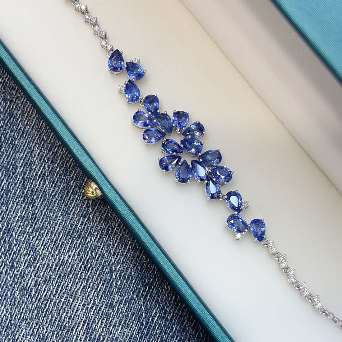 14k Gold 10.85 Ct Natural Sapphire & Diamond Bracelet - 2