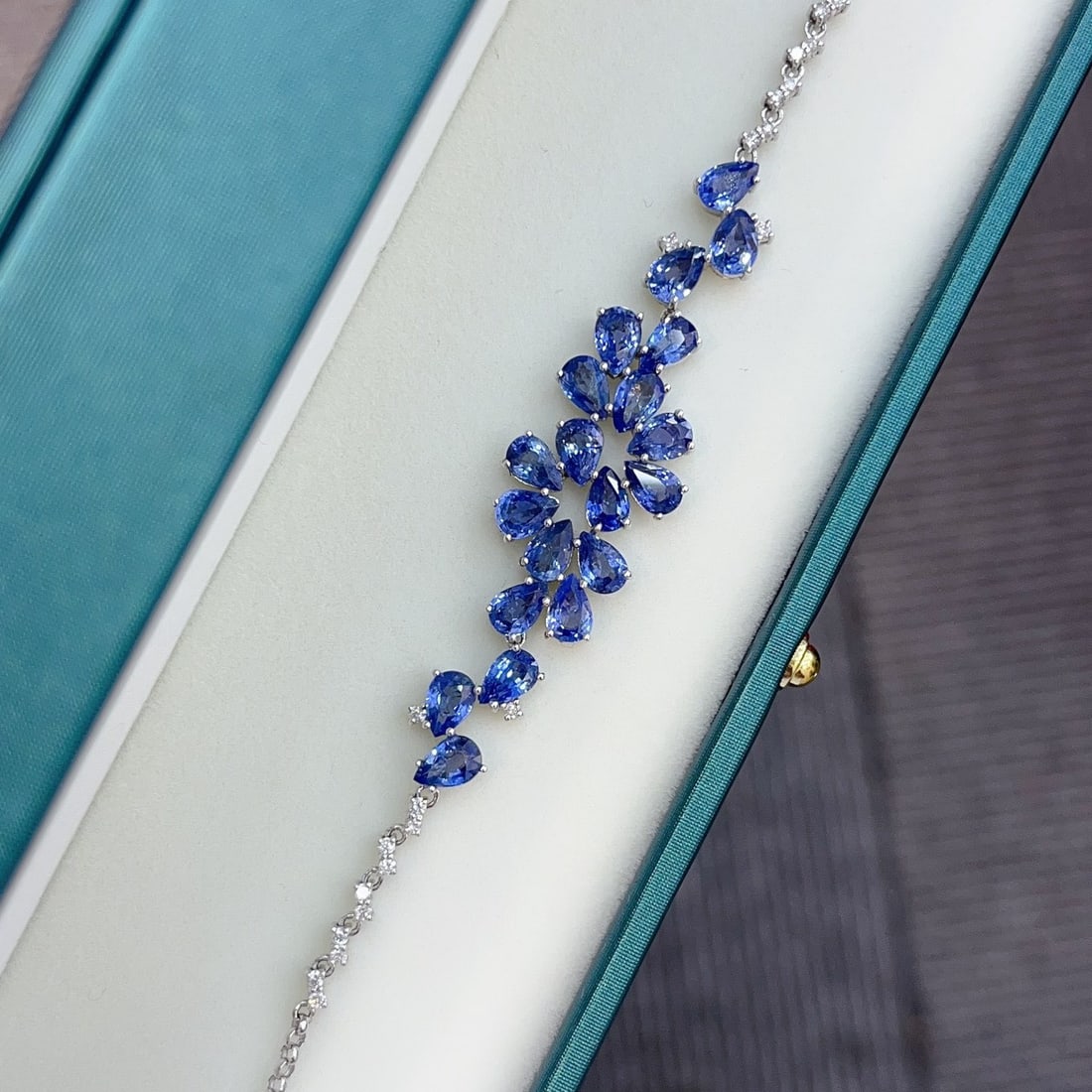 14k Gold 10.85 Ct Natural Sapphire & Diamond Bracelet - 7