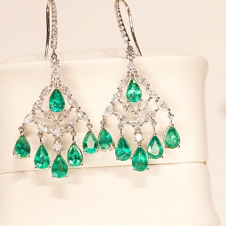 14k Gold 5.46 Ctw Natural Emerald & Diamond Earrings: Ref:231138294 // gold content:14k gold // main gemstone:emerald // shape:pear // carat weight:4. 07ct // color:green // treatment:natural // // adjacent gemstone 2 : diamond // shape:multiple //