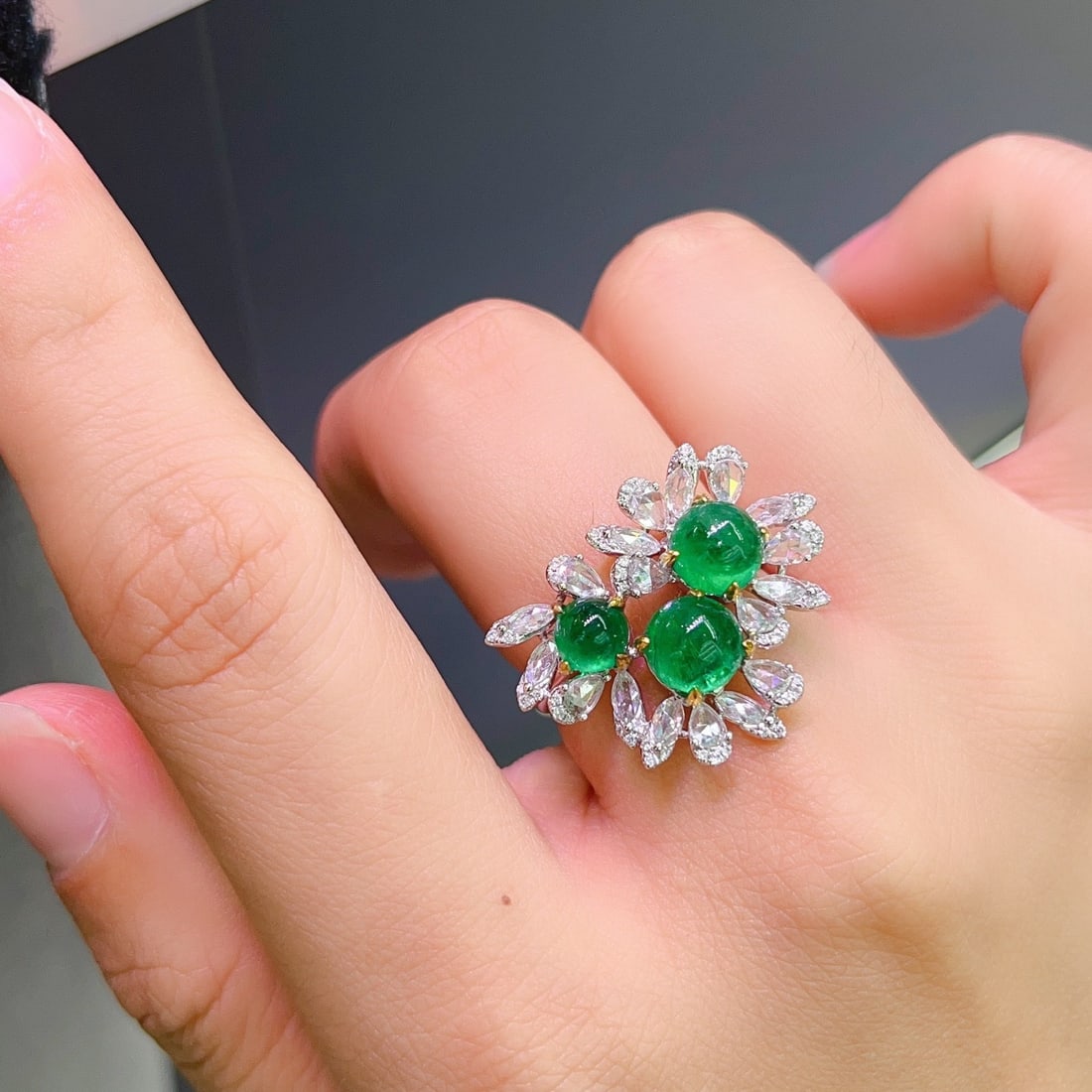 14k Gold 3.65 Ct Vivid Green Natural Emerald & Diamond Ring - 5