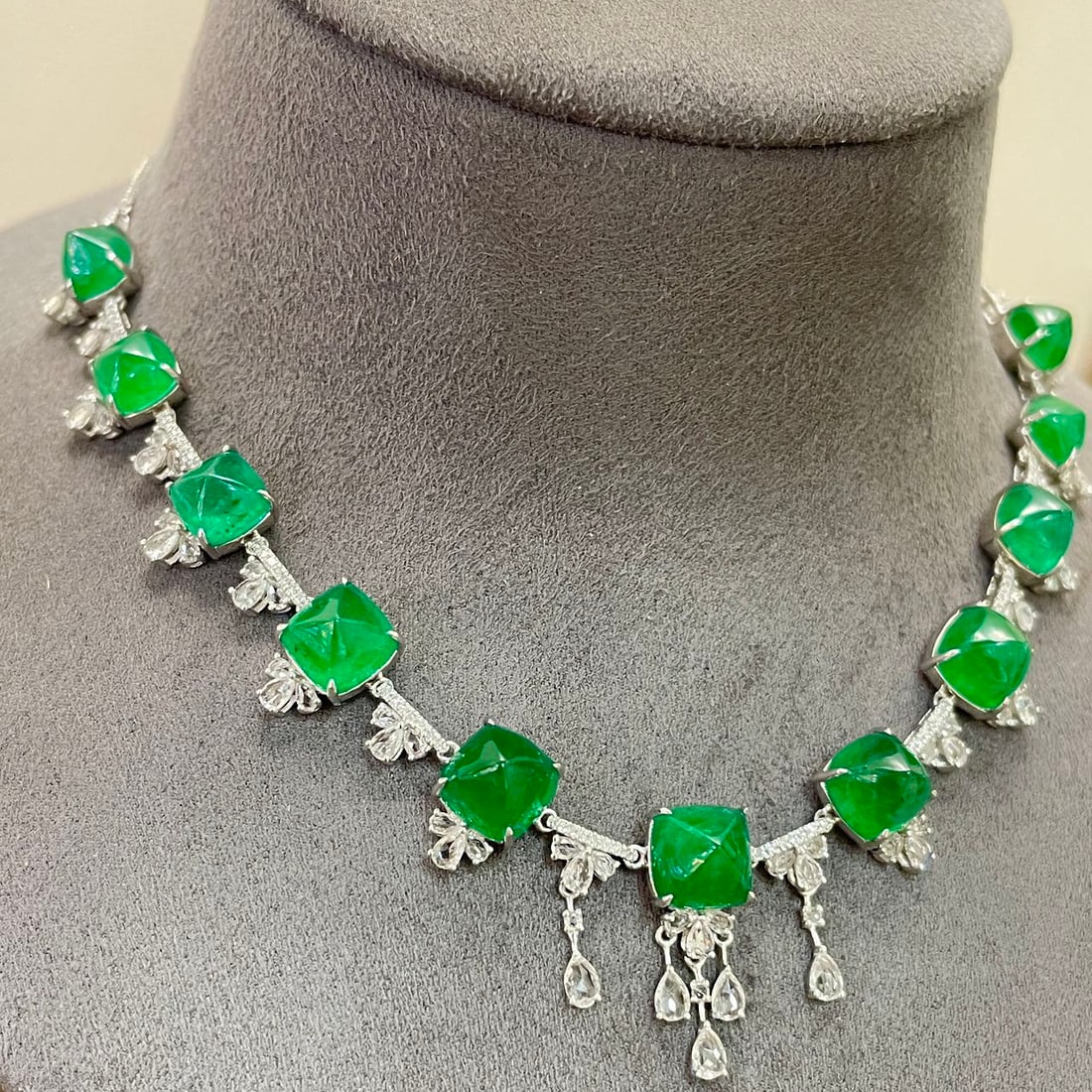 14k Gold 21.4 Ct Natural Emerald & Diamond & Sapphire Necklace - 2