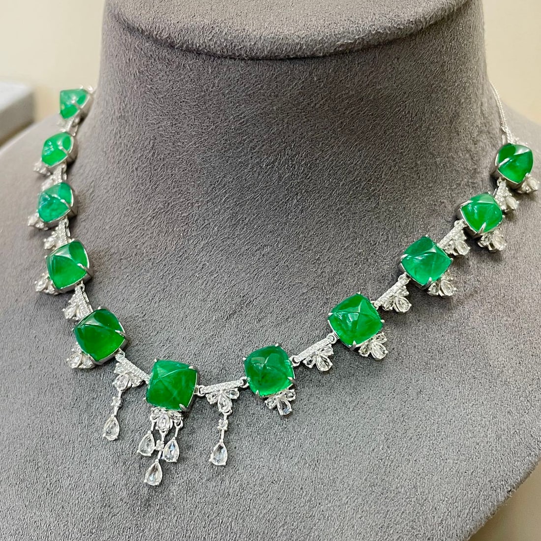 14k Gold 21.4 Ct Natural Emerald & Diamond & Sapphire Necklace - 3