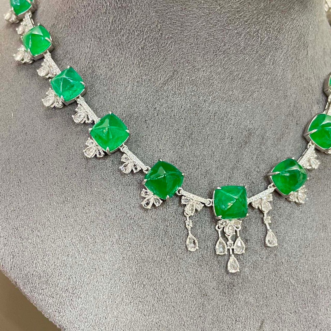 14k Gold 21.4 Ct Natural Emerald & Diamond & Sapphire Necklace - 4