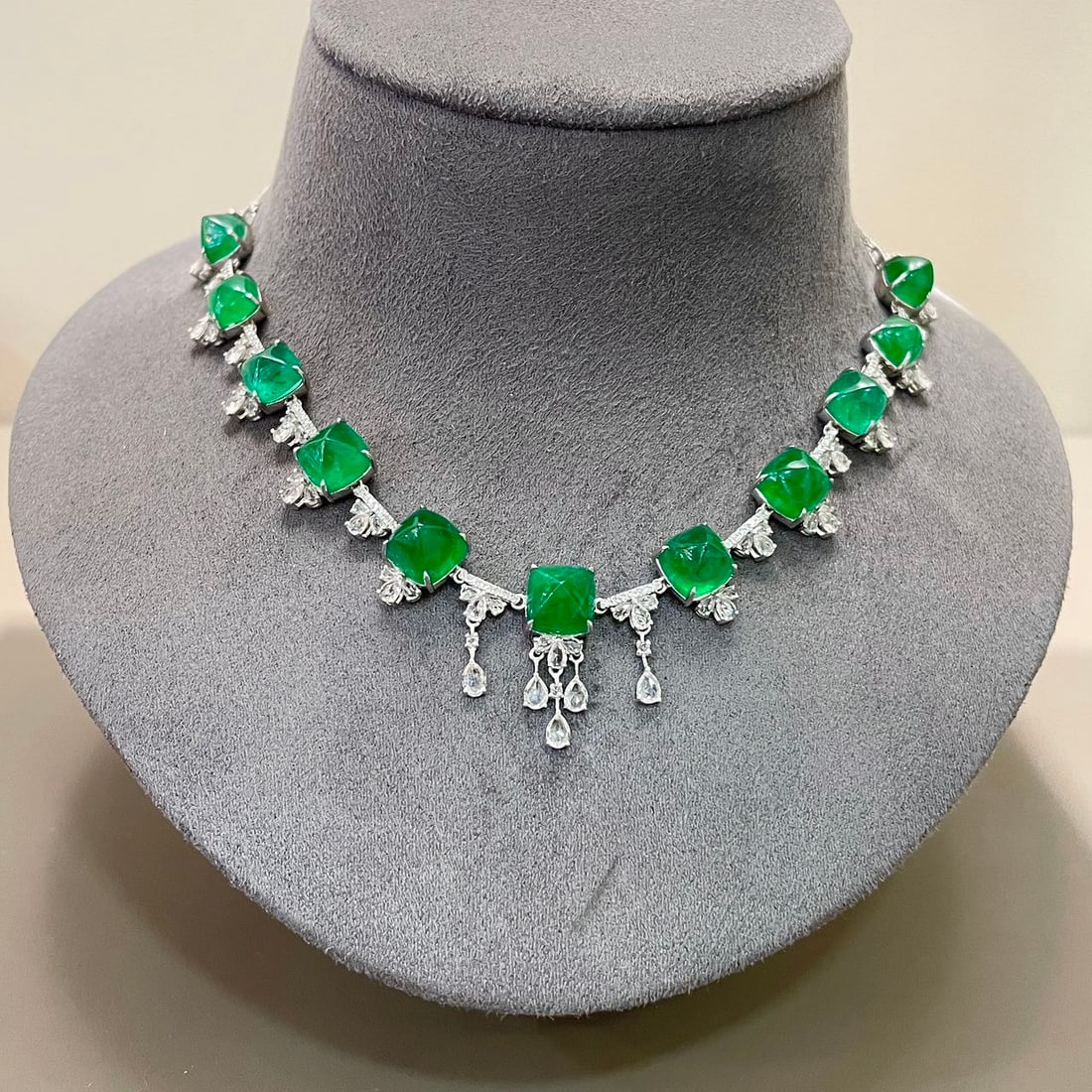 14k Gold 21.4 Ct Natural Emerald & Diamond & Sapphire Necklace - 5