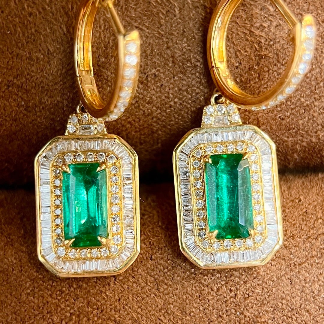14k Gold 3.34 Ctw Natural Emerald & Diamond Earrings: Ref:231138321 // gold content:14k gold // main gemstone:emerald // shape:octagonal // carat weight:1. 82ct // color:green // treatment:natural // // adjacent gemstone 2 : diamond // shape:multiple //