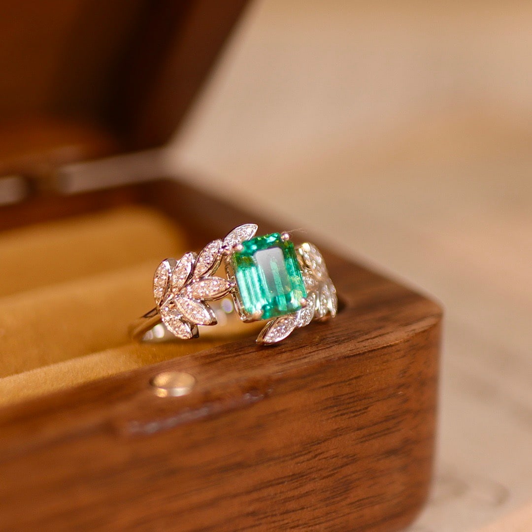 14k Gold 1.48 Ctw Natural Emerald & Diamond Ring - 4