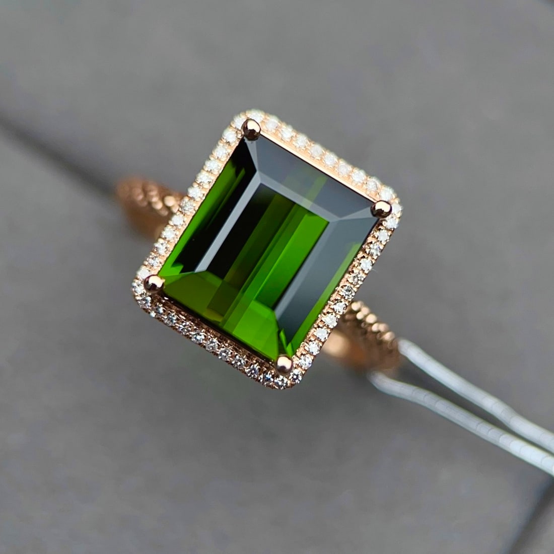 14k Gold 4.09 Ctw Natural Tourmaline & Diamond Ring: Ref:231138326 // gold content:14k gold // ring size:7. 25us // // main gemstone:tourmaline // shape:octagonal // carat weight:3. 95ct // color:green // treatment:natural // // adjacent gemstone 2
