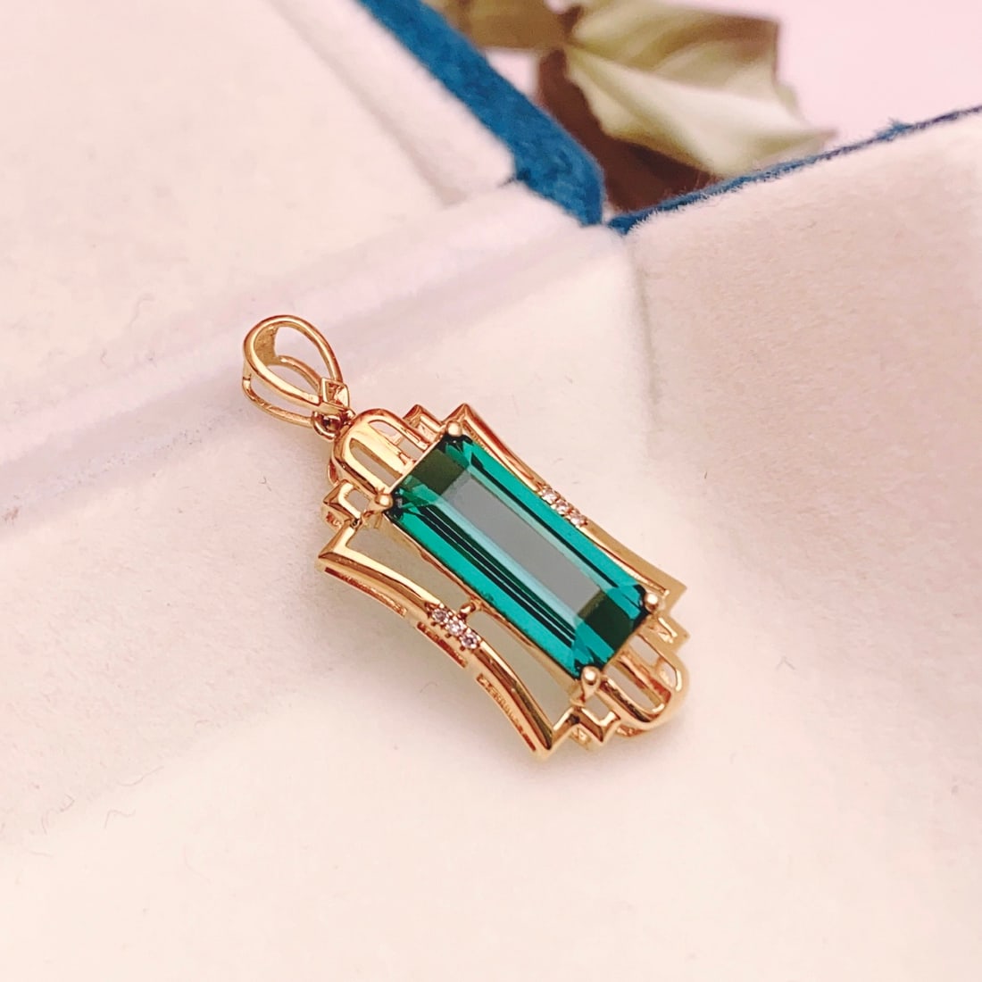 14k Gold 2.35 Ct Natural Tourmaline & Diamond Pendant( Without Chain ): Ref:231138341 // gold content:14k gold // main gemstone:tourmaline // shape:octagonal // carat weight:2. 35ct // color:green // treatment:natural // // adjacent gemstone 2 : diamond // number of