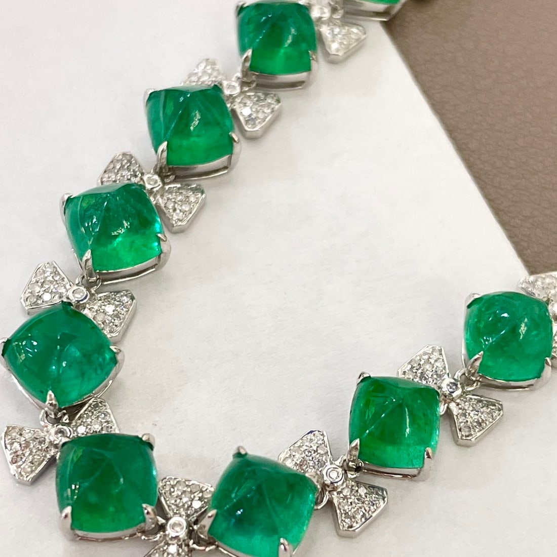 14k Gold 21 Ct Natural Emerald & Diamond Bracelet - 2