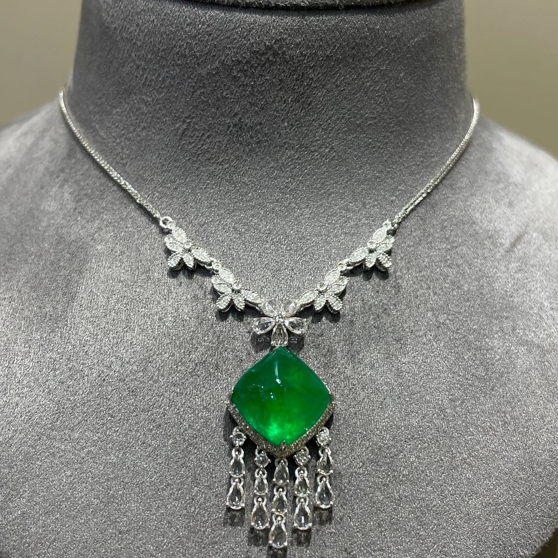 14k Gold 8.68 Ct Natural Emerald & Diamond & Sapphire Necklace - 3