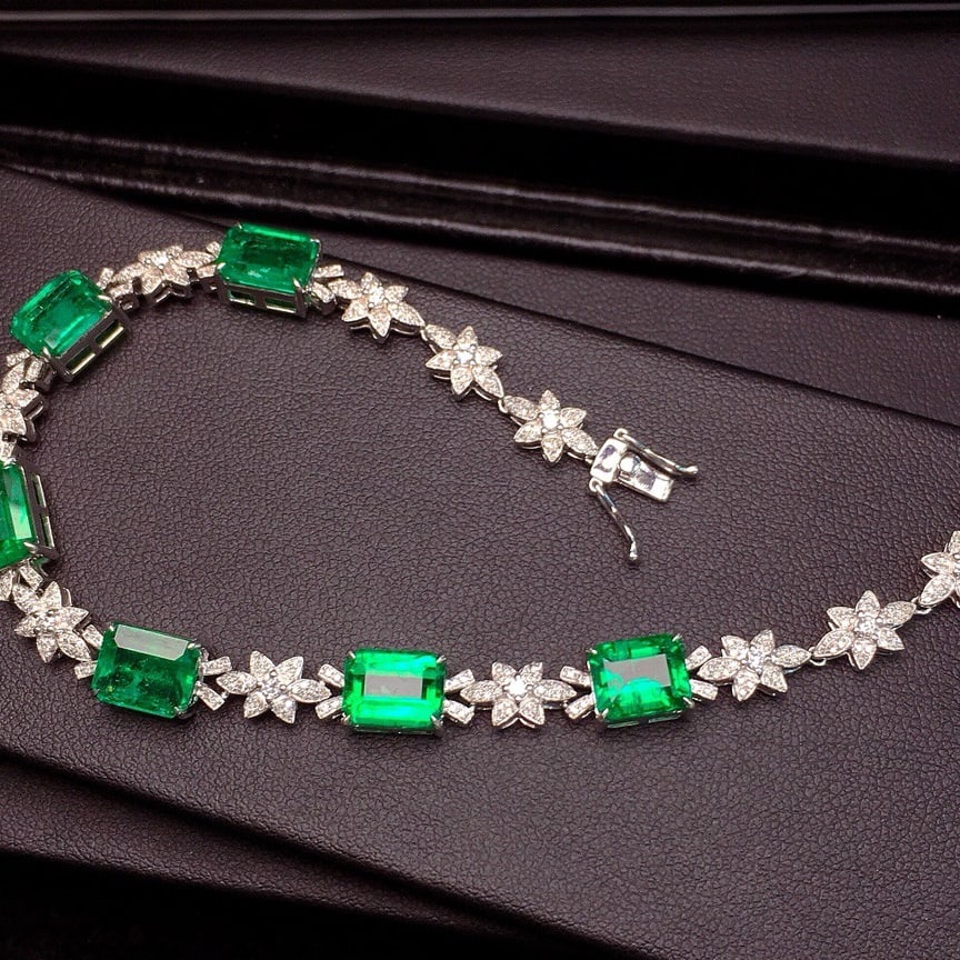 14k Gold 13.30 Ctw Vivid Green Natural Emerald & Diamond Bracelet - 2