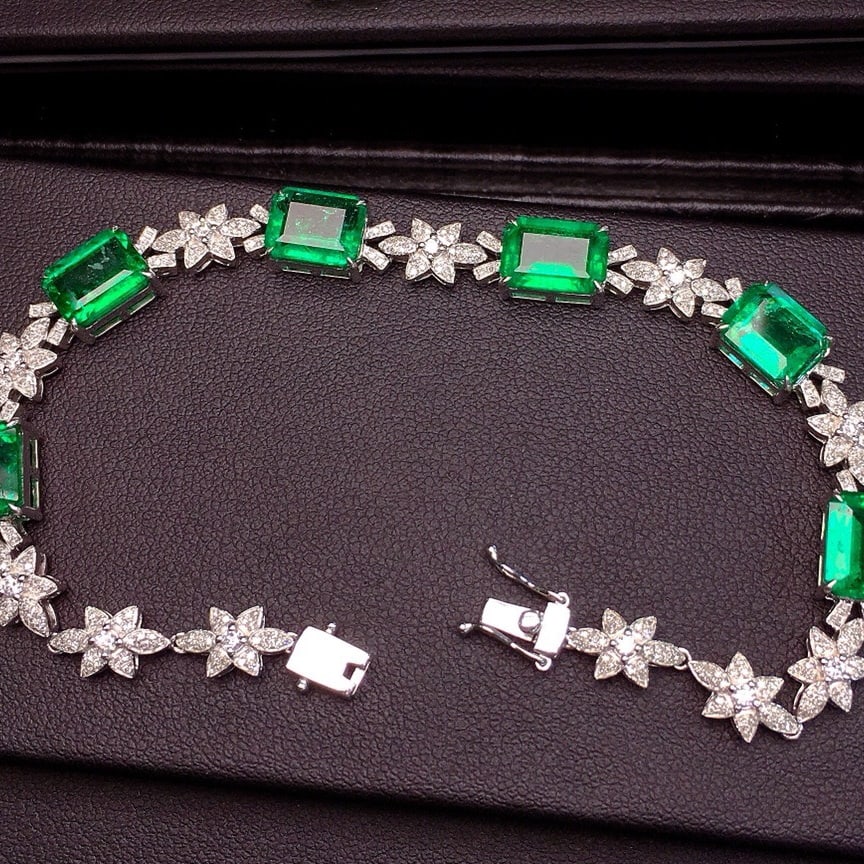 14k Gold 13.30 Ctw Vivid Green Natural Emerald & Diamond Bracelet - 3