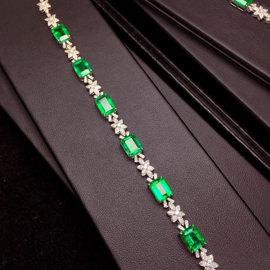 14k Gold 13.30 Ctw Vivid Green Natural Emerald & Diamond Bracelet - 5