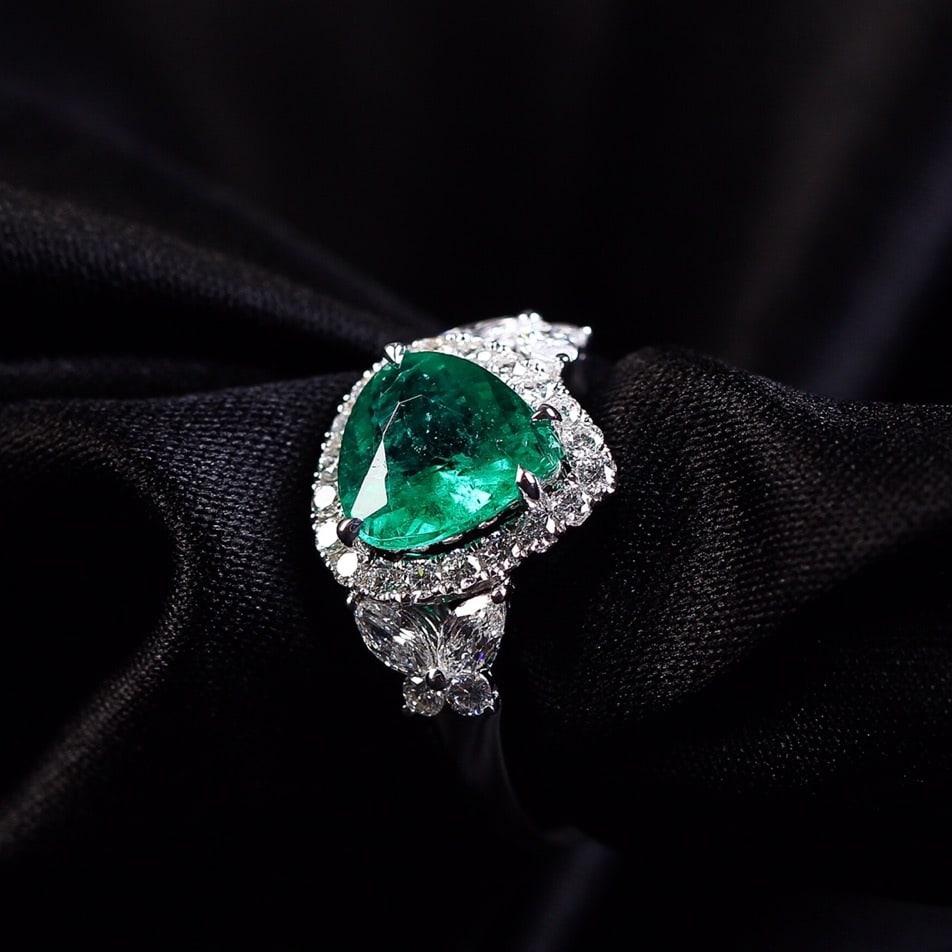 14k Gold 2.79 Ctw Vivid Green Natural Emerald & Diamond Ring - 4