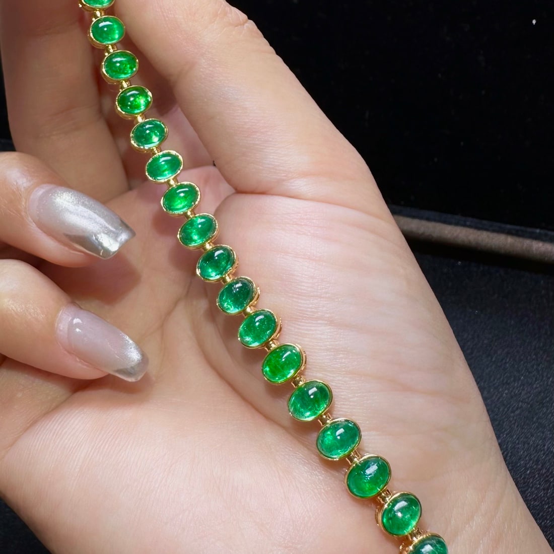 14k Gold 11.05 Ct Natural Emerald Bracelet - 3