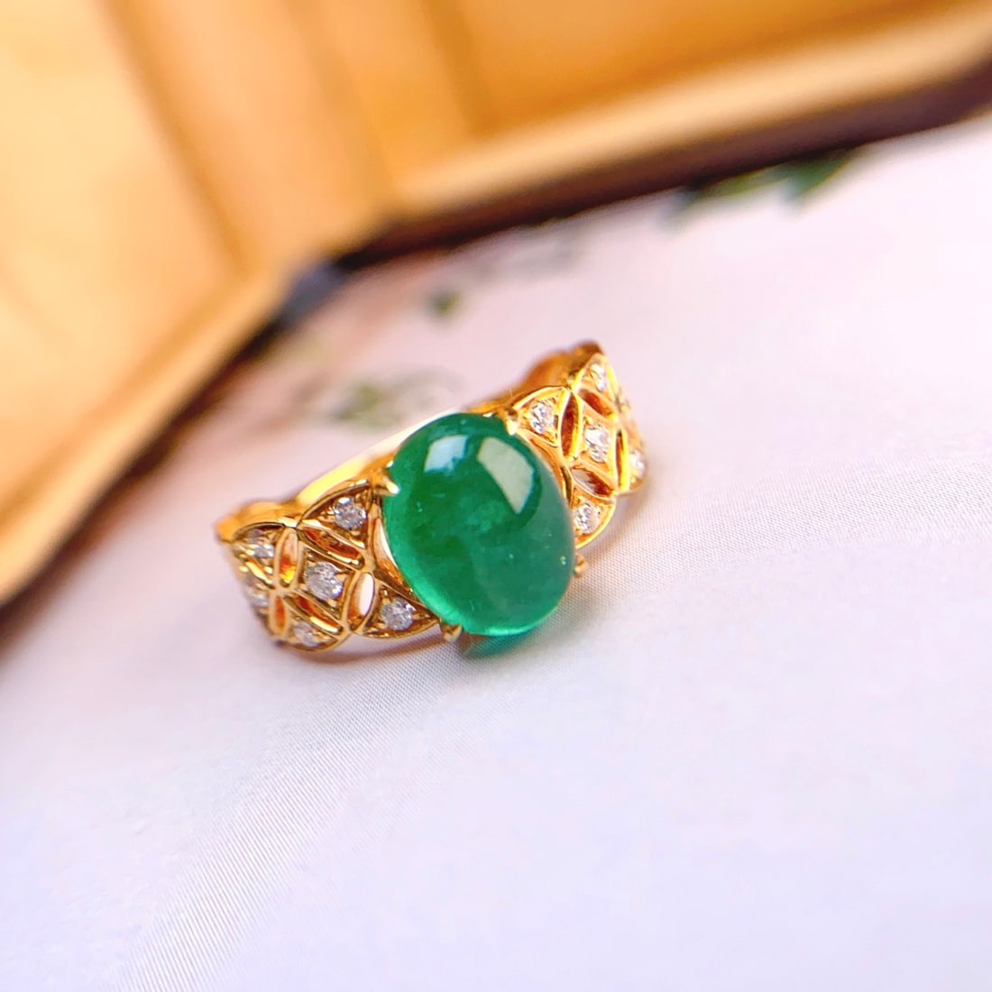 14k Gold 2.25 Ct Natural Emerald & Diamond Ring: Ref:231138381 // gold content:14k gold // ring size:7. 25us // // main gemstone:emerald // shape:oval // carat weight:2. 25ct // color:green // treatment:natural // // adjacent gemstone 2 :