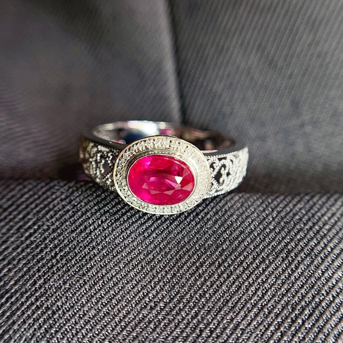14k Gold 1.10 Ct Natural Ruby & Diamond Ring: Ref:231138382 // gold content:14k gold // ring size:7. 25us // // main gemstone:ruby // shape:oval // carat weight:1. 10ct // color:red // treatment:natural // // adjacent gemstone 2 : diamond //