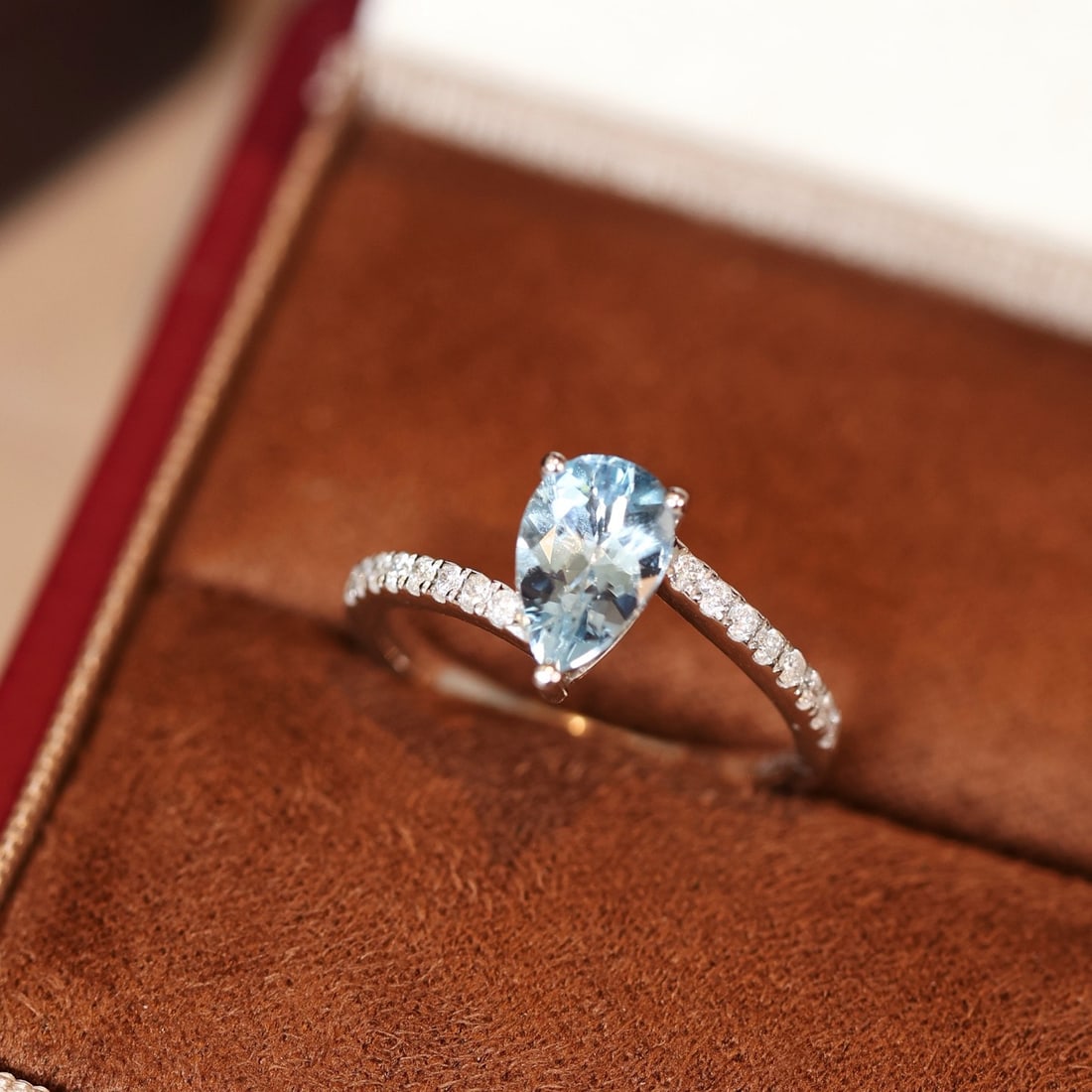 14k Gold 1.31 Ctw Natural Aquamarine & Diamond Ring: Ref:231138391 // gold content:14k gold // ring size:7. 25us // // main gemstone:aquamarine // shape:pear // carat weight:1. 10ct // color:blue // treatment:natural // // adjacent gemstone 2 :