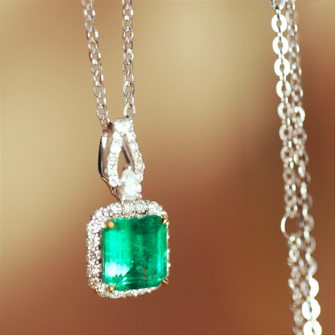 14k Gold 2.36 Ctw Vivid Green Natural Emerald & Diamond Pendant( Without Chain ) - 3