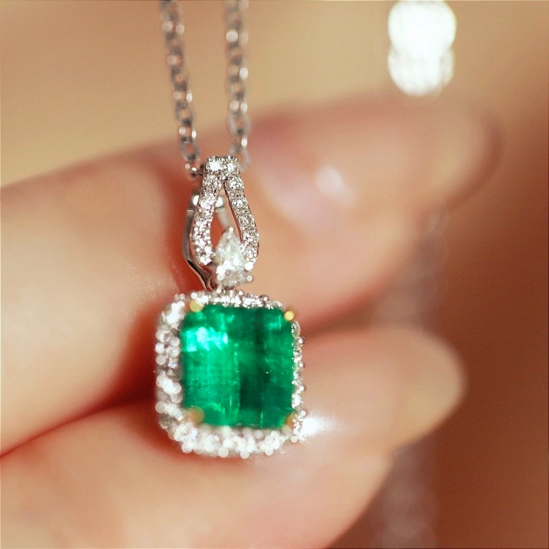 14k Gold 2.36 Ctw Vivid Green Natural Emerald & Diamond Pendant( Without Chain ) - 4