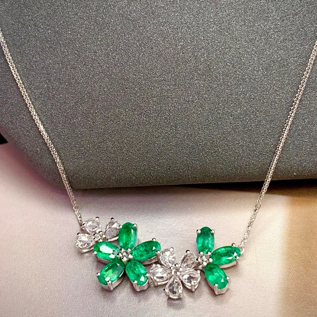 14k Gold 2.80 Ct Natural Emerald & Sapphire Necklace - 4