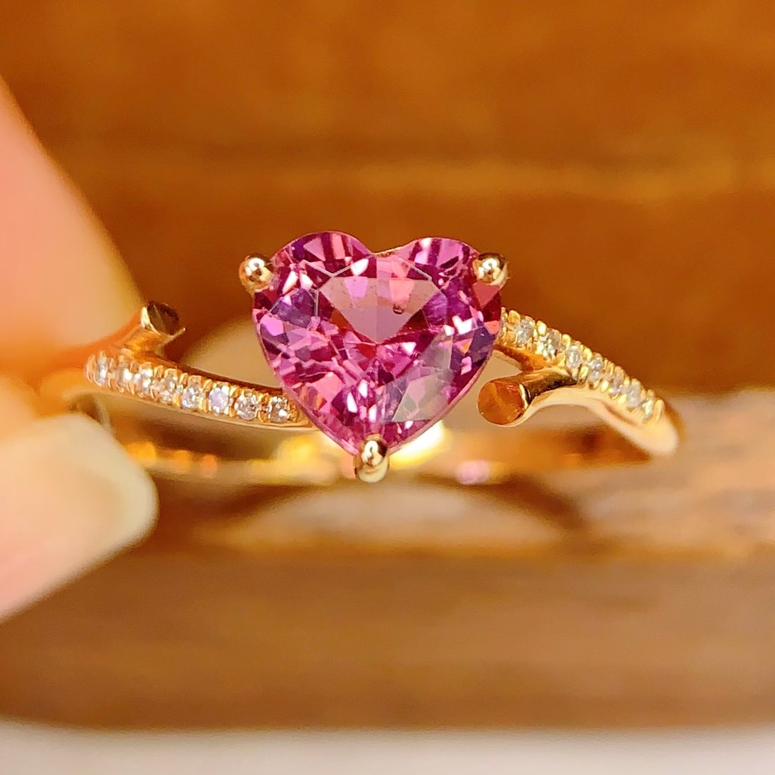 14k Gold 0.89 Ct Natural Tourmaline & Diamond Ring: Ref:231138408 // gold content:14k gold // ring size:7. 25us // // main gemstone:tourmaline // shape:heart // carat weight:0. 89ct // color:red // treatment:natural // // adjacent gemstone 2 : diamond