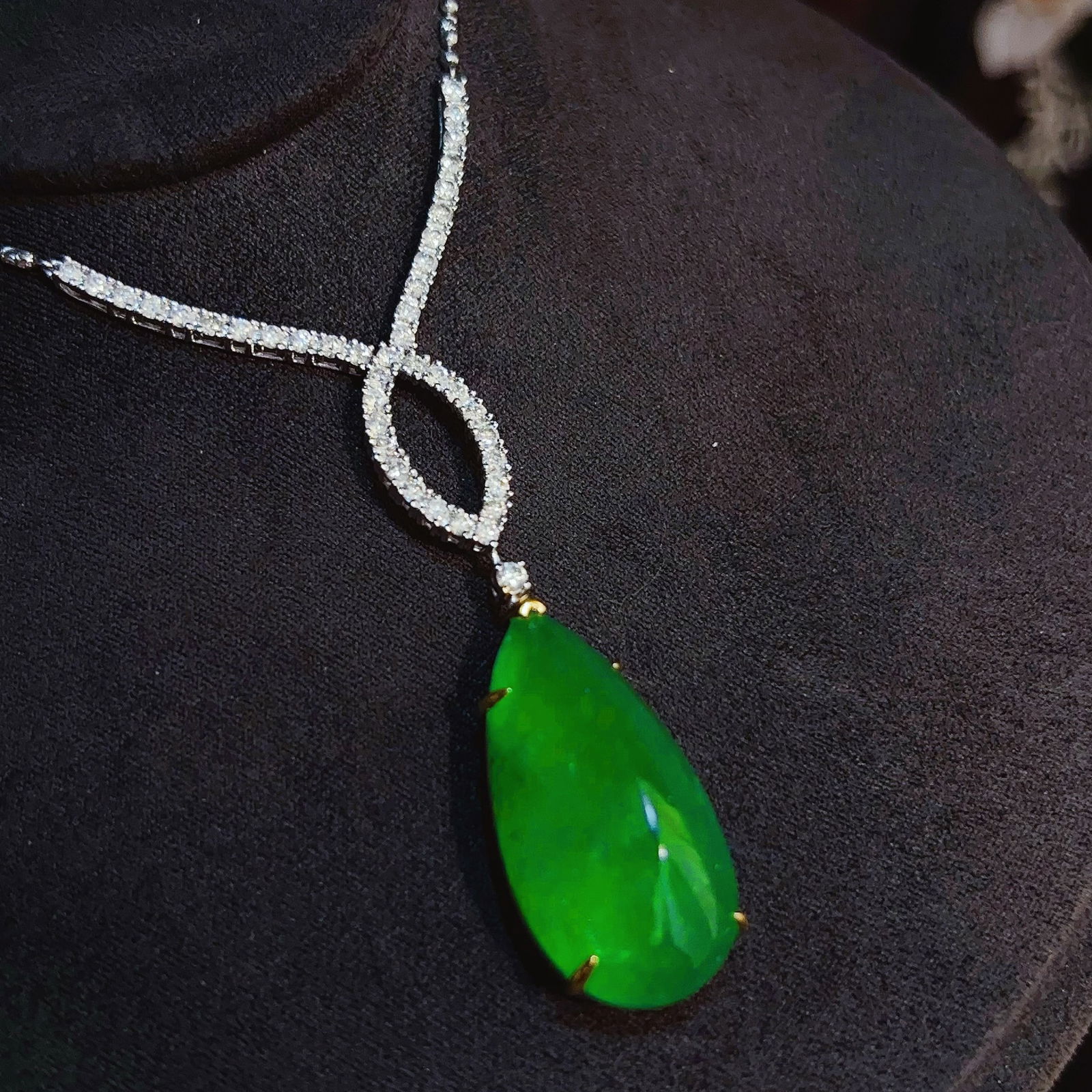 14k Gold 33.2 Ct Natural Emerald & Diamond Necklace - 3