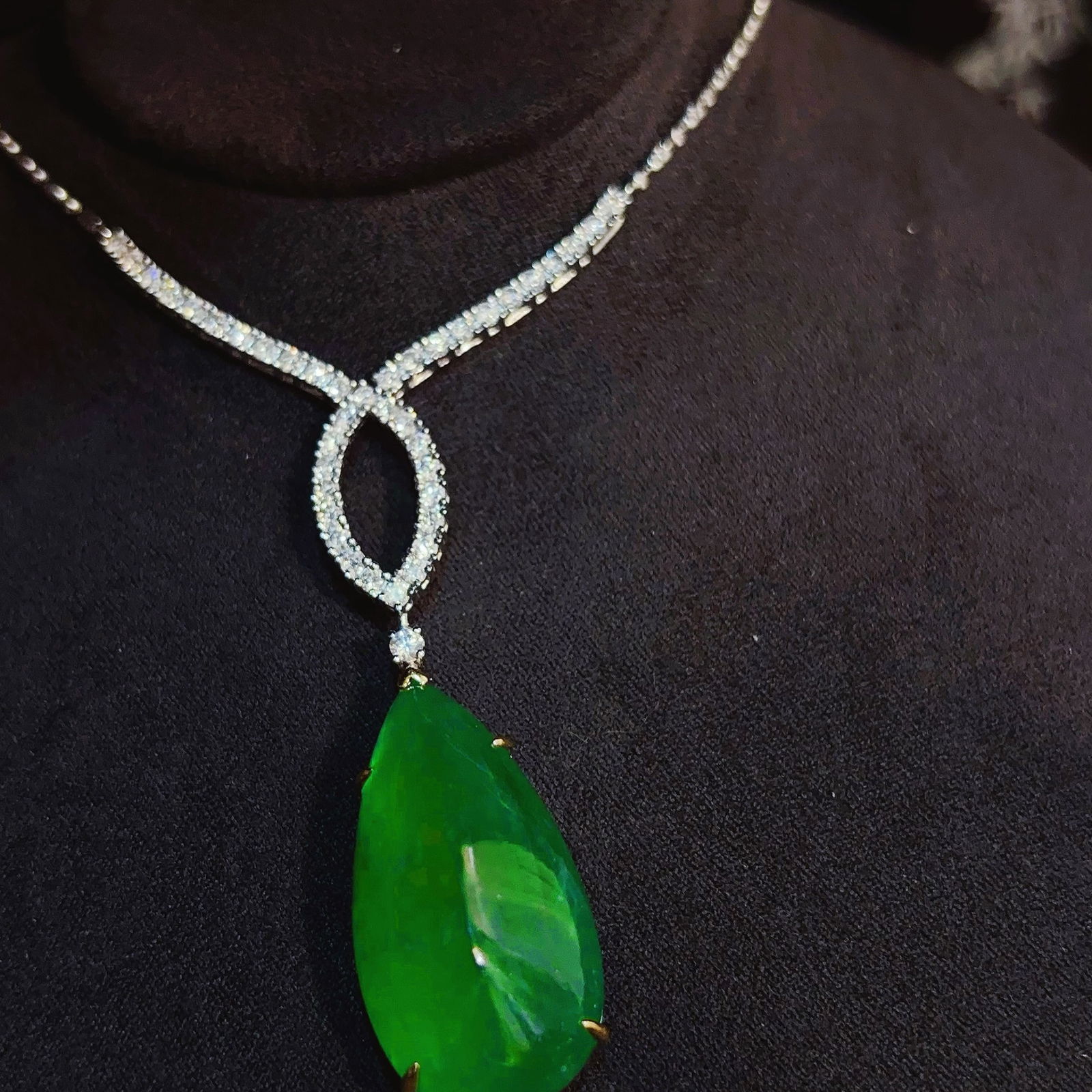 14k Gold 33.2 Ct Natural Emerald & Diamond Necklace - 4