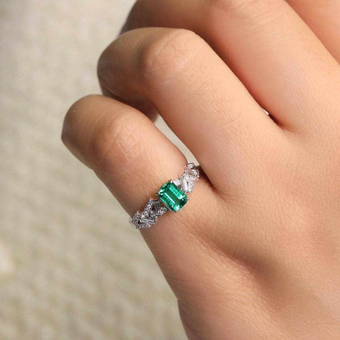 14k Gold 0.82 Ct Vivid Green Natural Emerald & Diamond Ring - 5