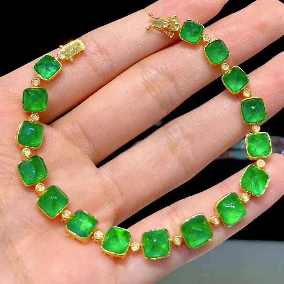 14k Gold 18.05 Ct Natural Emerald & Diamond Bracelet: Ref:230949045 // gold content:14k gold // main gemstone:emerald // shape:suger-loaf // carat weight:18. 05ct // color:green // treatment:natural // // adjacent gemstone 2 : diamond // shape:round