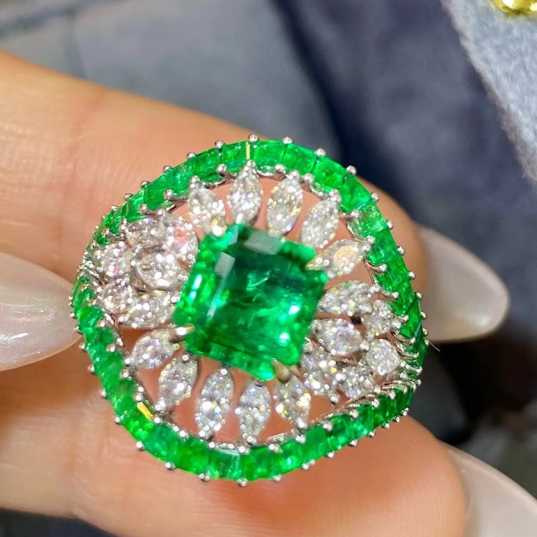 14k Gold 2.73 Ctw Vivid Green Natural Emerald & Diamond Ring: Ref:230949102 // gold content:14k gold // ring size:7. 25us // // main gemstone:emerald // shape:octagonal // carat weight:1. 75ct // color:vivid green // treatment:natural // // adjacent gemstone 2 :
