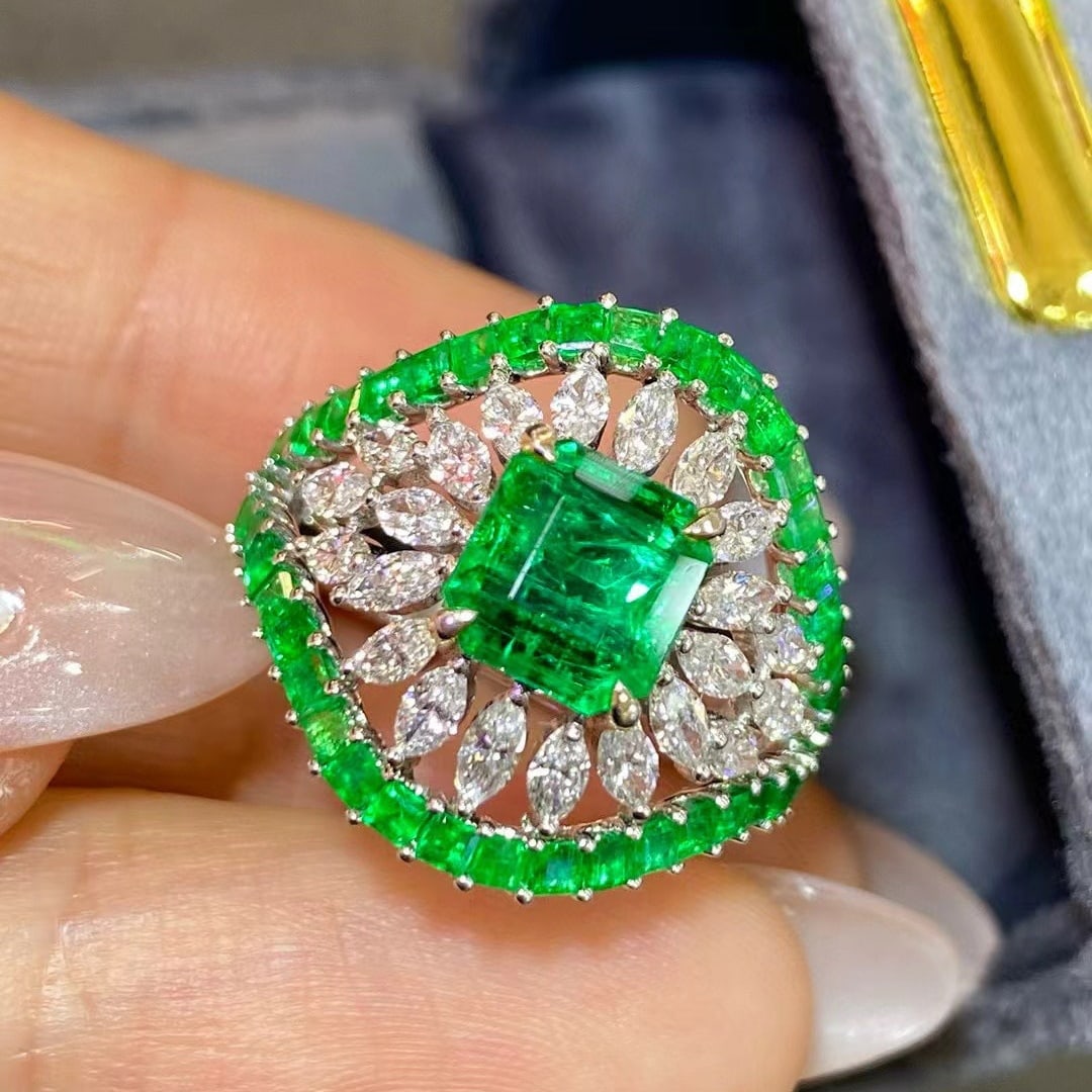 14k Gold 2.73 Ctw Vivid Green Natural Emerald & Diamond Ring - 2