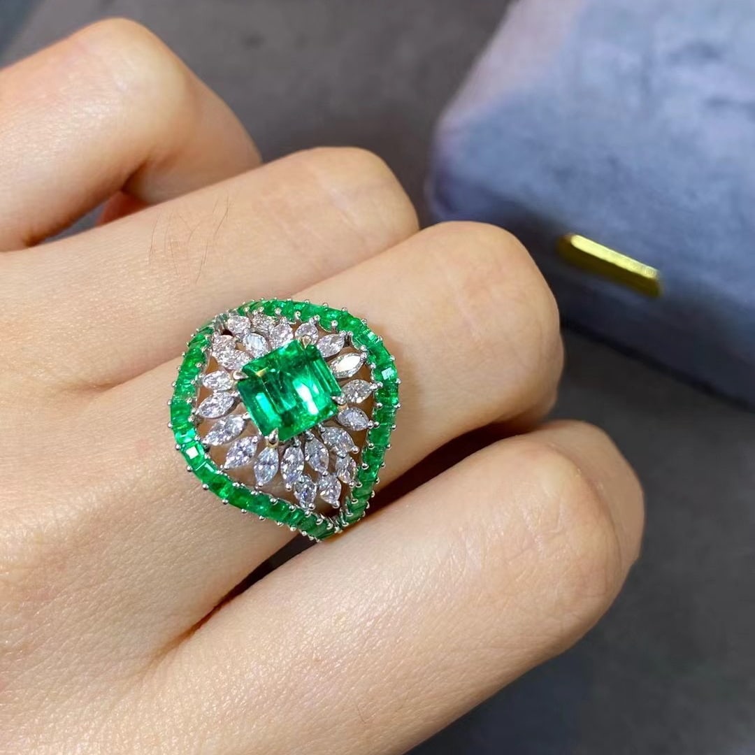 14k Gold 2.73 Ctw Vivid Green Natural Emerald & Diamond Ring - 3