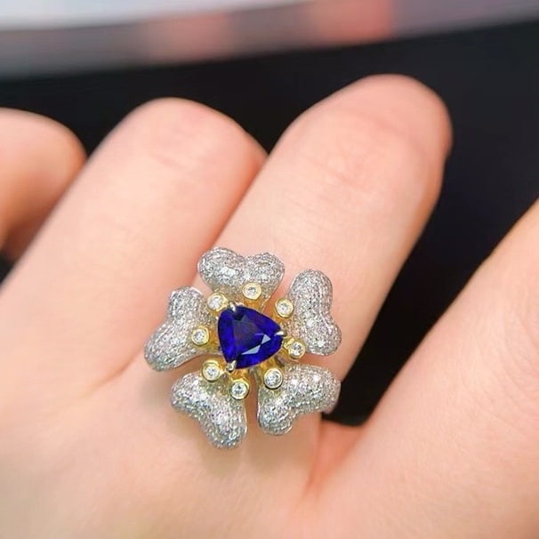 14k Gold 1.05 Ct Natural Sapphire & Diamond & Flowers Ring - 6