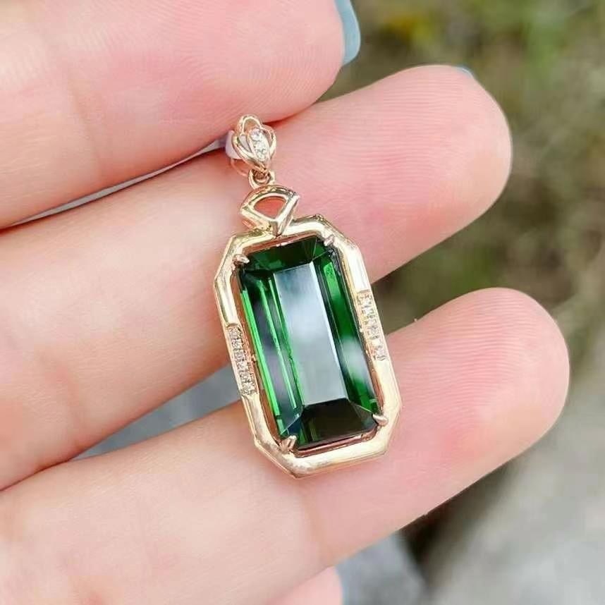 14k Gold 6.20 Ct Natural Tourmaline & Diamond Pendant( Without Chain ): Ref:230949189 // gold content:14k gold // main gemstone:tourmaline // shape:octagonal // carat weight:6. 20ct // color:green // treatment:natural // // adjacent gemstone 2 : diamond // number of