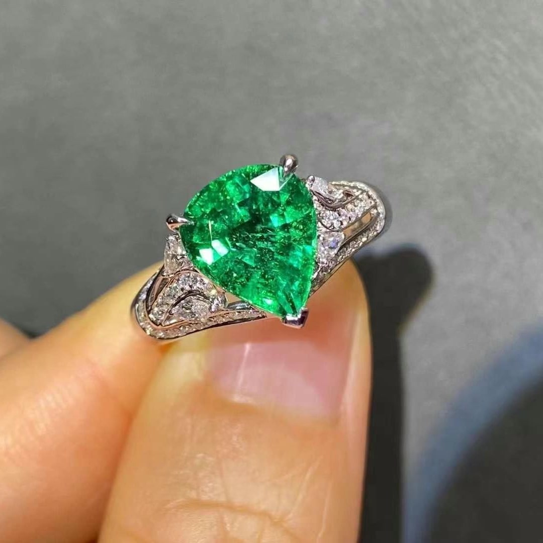 14k Gold 3.32 Ctw Vivid Green Natural Emerald & Diamond Ring (1 of 7)