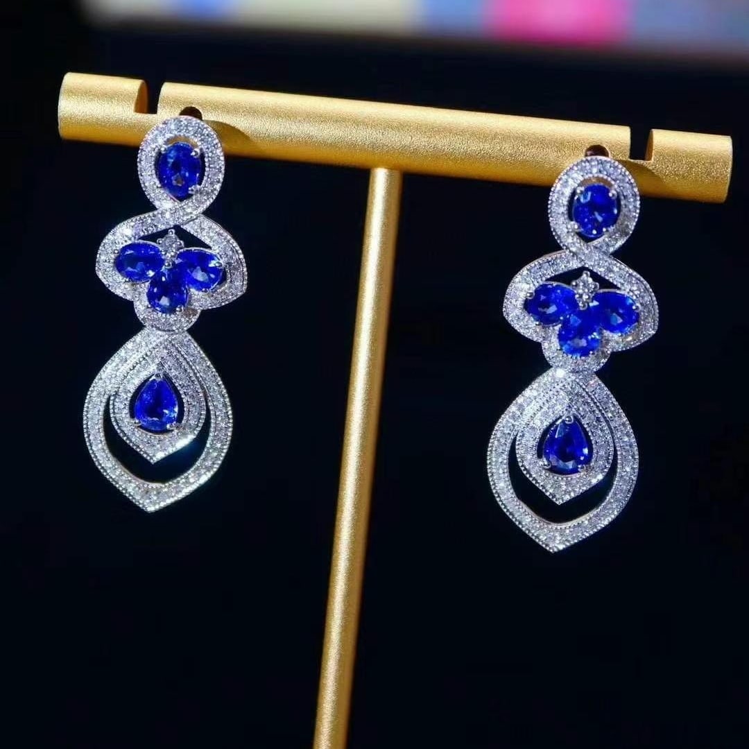 14k Gold 5.54 Ctw Natural Sapphire & Diamond Earrings: Ref:230949205 // gold content:14k gold // main gemstone:sapphire // shape:multiply // carat weight:4. 28ct // color:cornflower blue // treatment:natural // // adjacent gemstone 2 : diamond // shape:ro