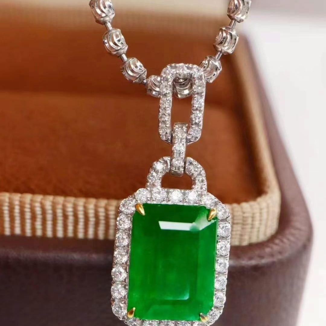 14k Gold 1.95 Ctw Vivid Green Natural Emerald & Diamond Pendant( Without Chain ): Ref:230949242 // gold content:14k gold // main gemstone:emerald // shape:octagonal // carat weight:1. 78ct // color:vivid green // treatment:natural // // adjacent gemstone 2 : diamond //