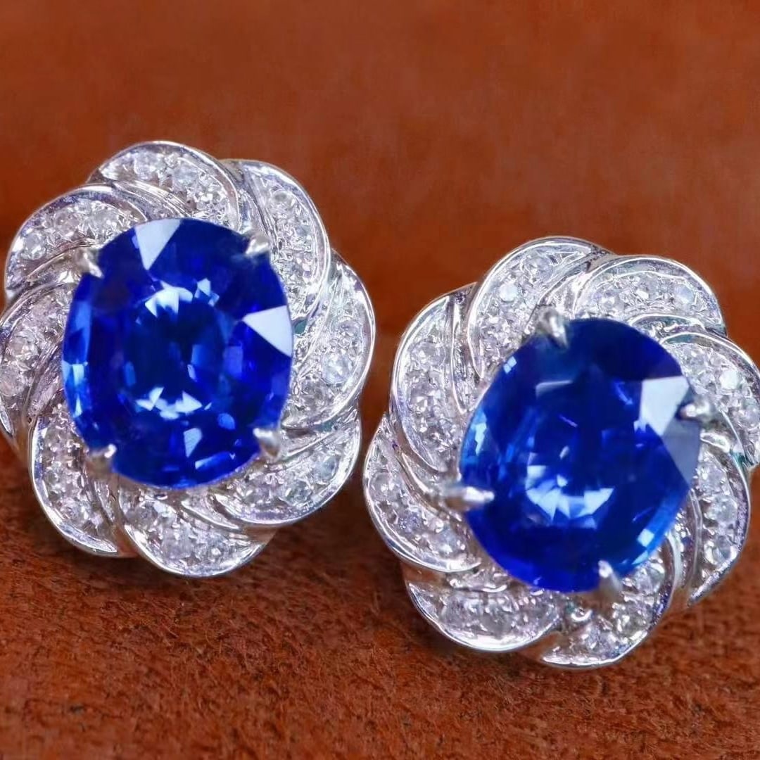 14k Gold 1.60 Ctw Natural Sapphire & Diamond Earrings: Ref:230949247 // gold content:14k gold // main gemstone:sapphire // shape:oval // carat weight:1. 46ct // color:royal blue // treatment:natural // // adjacent gemstone 2 : diamond // shape:round //