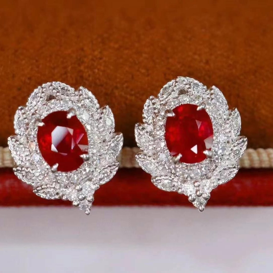 14k Gold 0.95 Ctw Natural Ruby & Diamond Earrings: Ref:230949249 // gold content:14k gold // main gemstone:ruby // shape:oval // carat weight:0. 75ct // color:pigeonblood red // treatment:natural // // adjacent gemstone 2 : diamond // shape:round