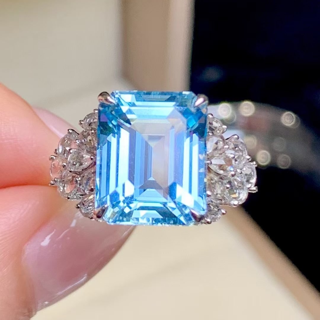 14k Gold 4.8 Ct Natural Aquamarine & Sapphire Ring: Ref:230950073 // gold content:14k gold // ring size:7. 25us // // main gemstone:aquamarine // shape:octagonal // carat weight:4. 8ct // color:santa maria color // treatment:natural // // adjacent gems