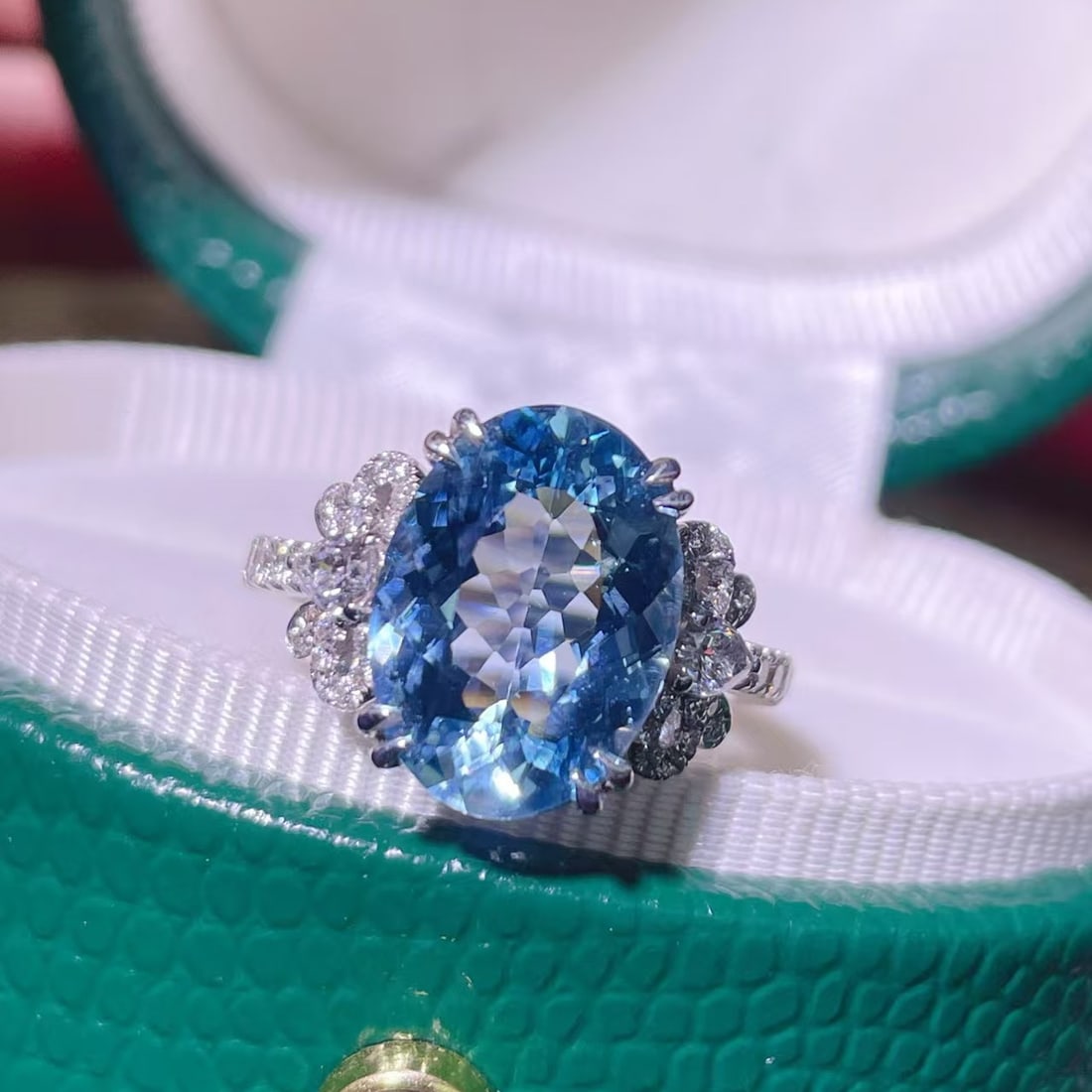 14k Gold 4.80 Ctw Natural Aquamarine & Diamond Ring: Ref:230950092 // gold content:14k gold // ring size:7. 25us // // main gemstone:aquamarine // shape:oval // carat weight:4. 2ct // color:santa maria color // treatment:natural // // adjacent