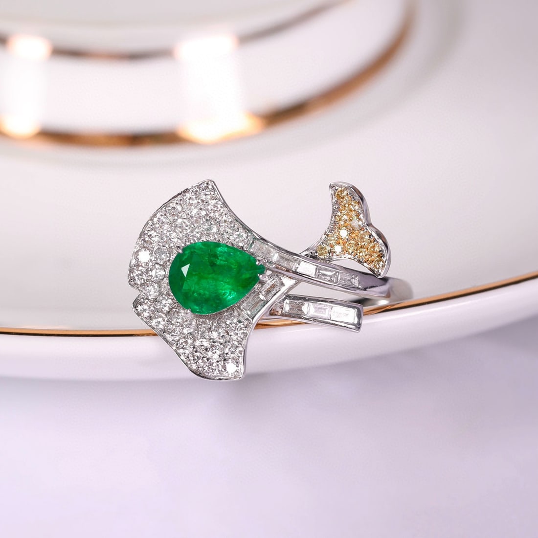 14k Gold 2.07 Ctw Vivid Green Natural Emerald & Diamond Ring: Ref:230950248 // gold content:14k gold // ring size:7. 25us // // main gemstone:emerald // shape:pear // carat weight:1. 05ct // color:vivid green // treatment:natural // // adjacent gemstone 2 :