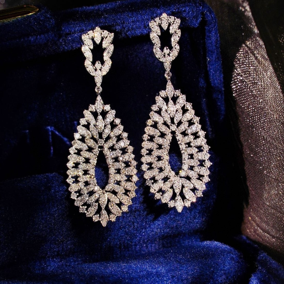 14k Gold 1.2 Ct Natural H Diamond Earrings: Ref:230950257 // gold content:14k gold // main gemstone:diamond // shape:round // carat weight:1. 2ct // clarity grade:vs-si // color:h // treatment:natural // cut grade:g // Condition: NewLow