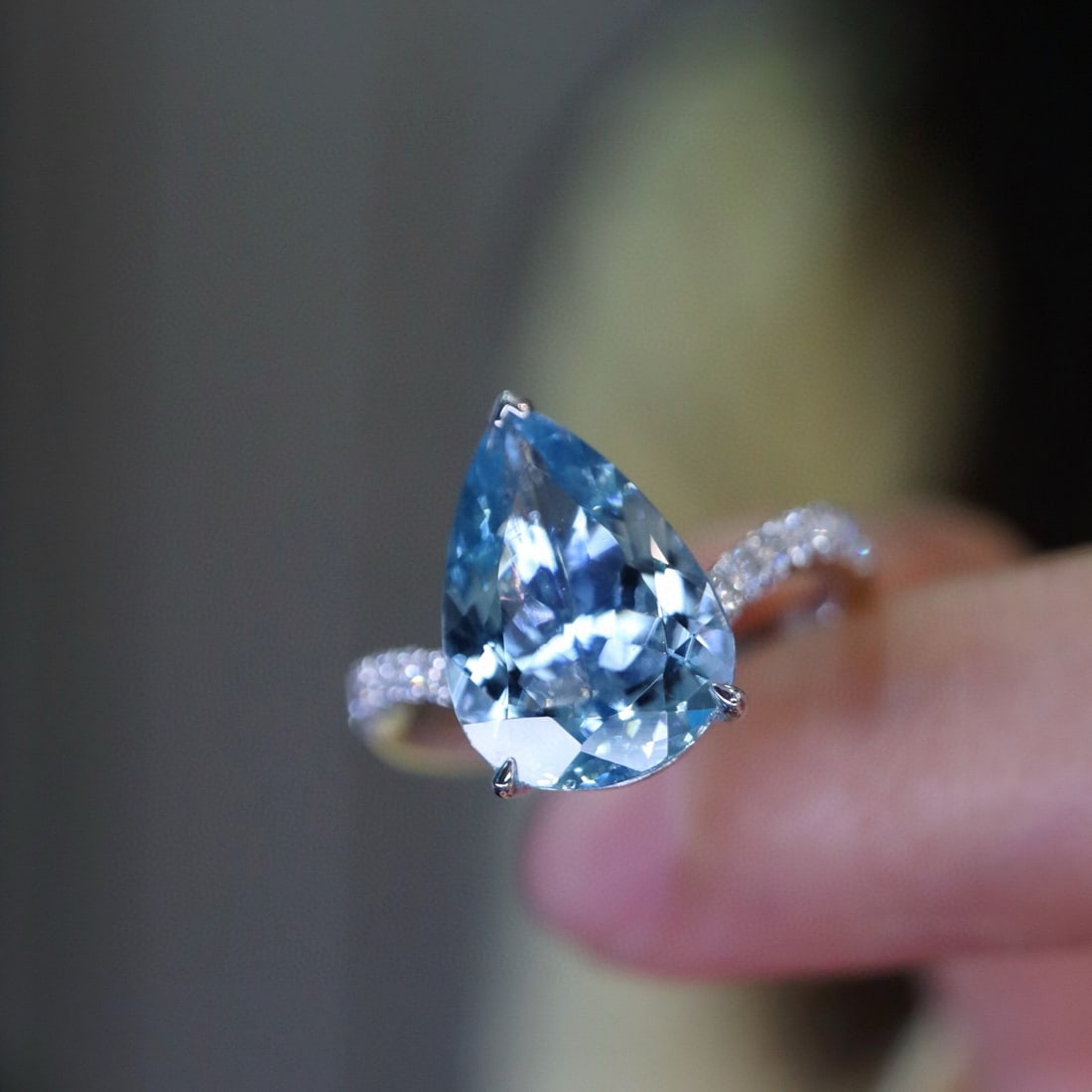 14k Gold 3.28 Ctw Natural Aquamarine & Diamond Ring: Ref:230950285 // gold content:14k gold // ring size:7. 25us // // main gemstone:aquamarine // shape:pear // carat weight:3. 04ct // color:santa maria color // treatment:natural // // adjacent